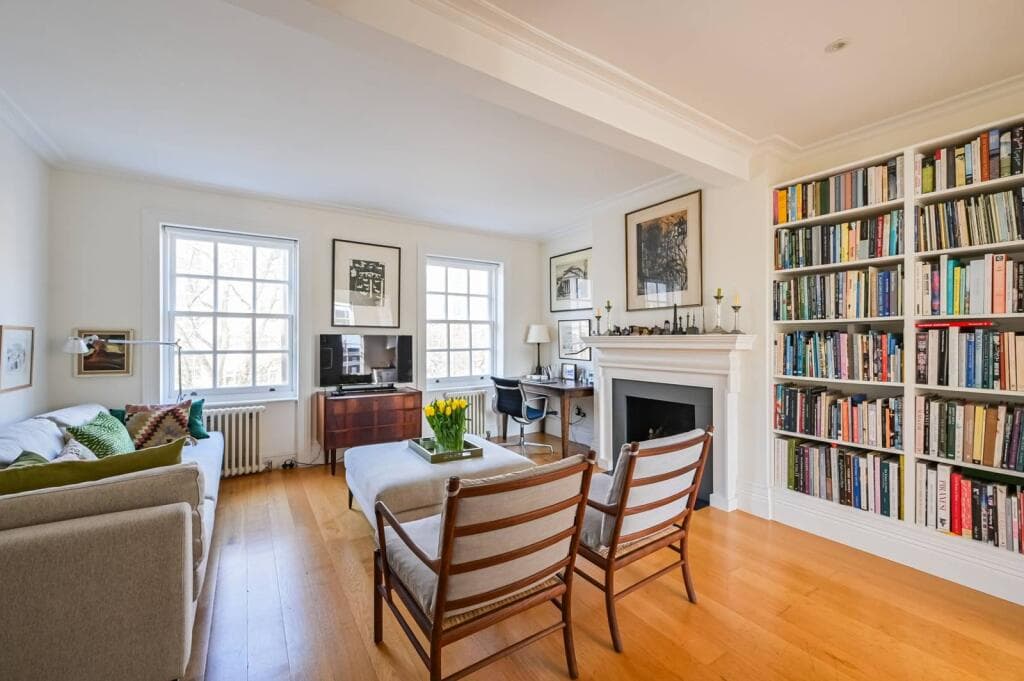 2 bedroom flat for sale in Grays inn road, King's Cross, London, WC1X