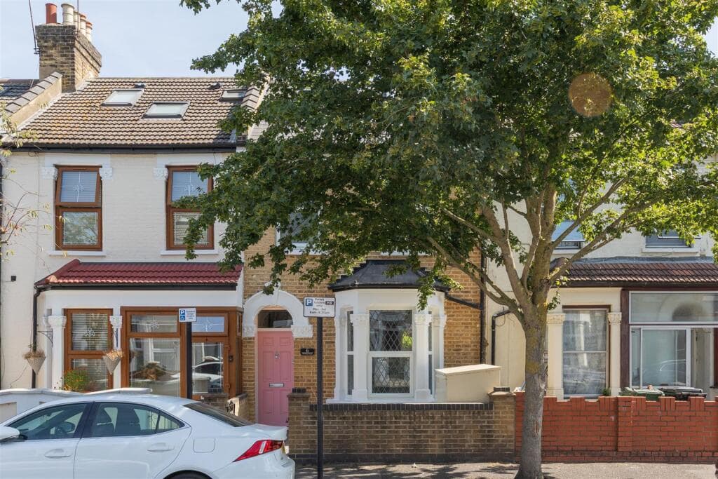 5 bedroom terraced house for sale in Whitney Road, Leyton, E10