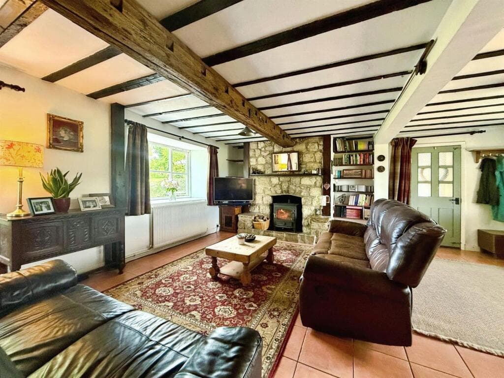 4 bedroom detached house for sale in Whitcombe Road, PO30