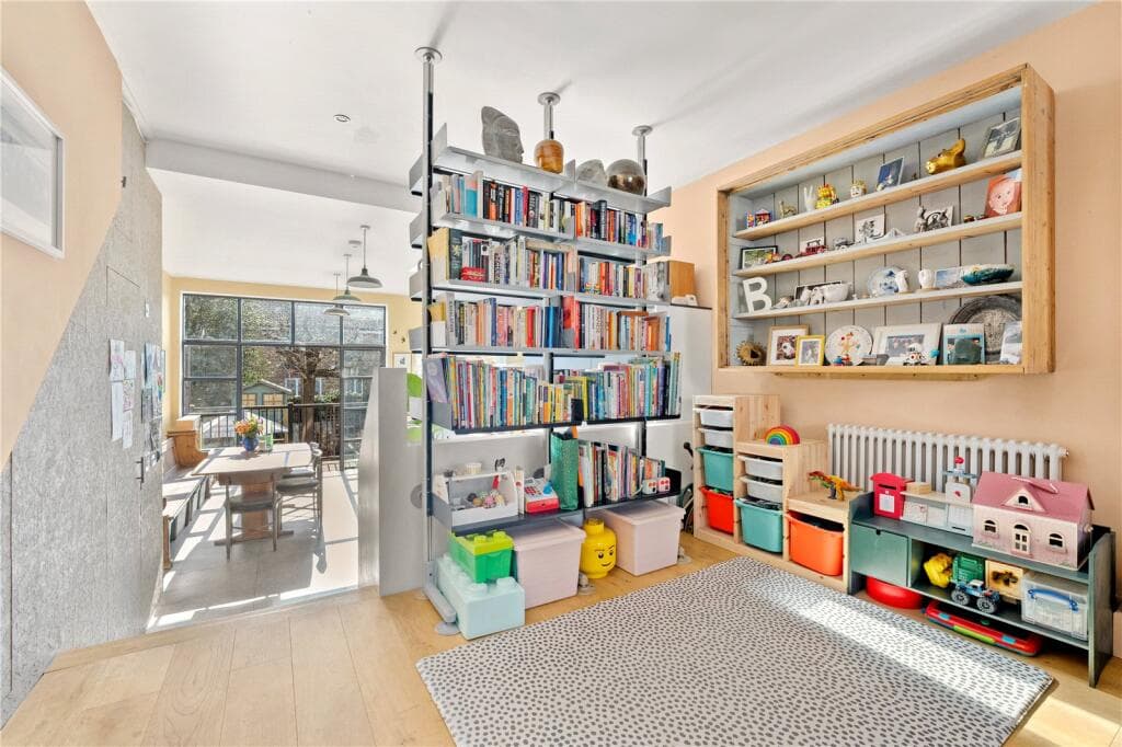 3 bedroom terraced house for sale in Acacia Road, Walthamstow, London, E17