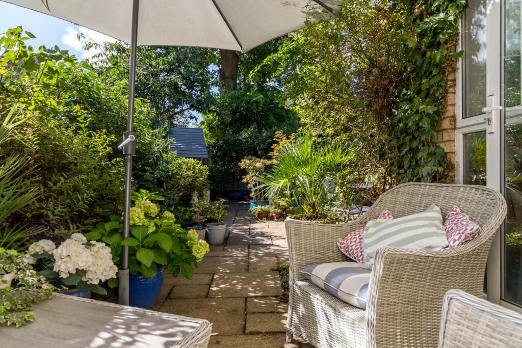4 bedroom terraced house for sale in Oatlands Green, Weybridge, Surrey, KT13