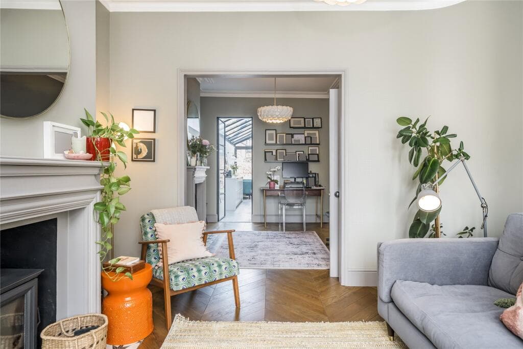 4 bedroom house for sale in Medway Road, Bow, London, E3