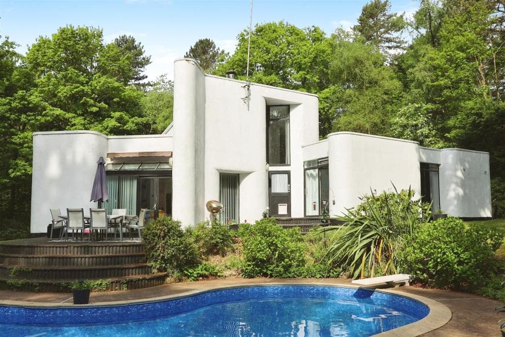 3 bedroom detached house for sale in Haggnook Wood, Ravenshead, Nottingham, NG15