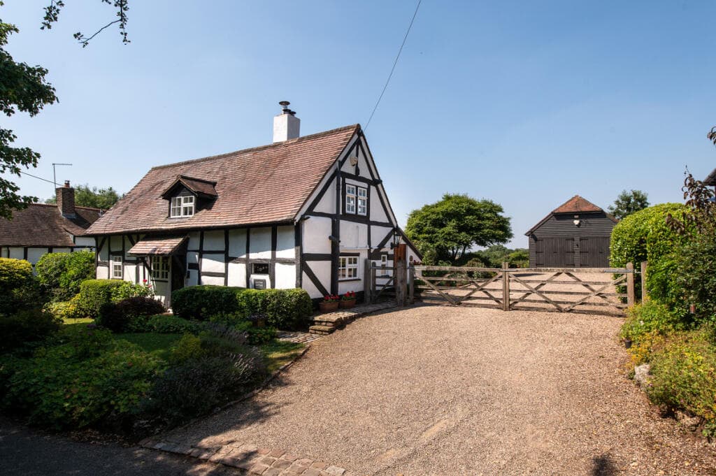 2 bedroom detached house for sale in Galtons Lane, Belbroughton, DY9