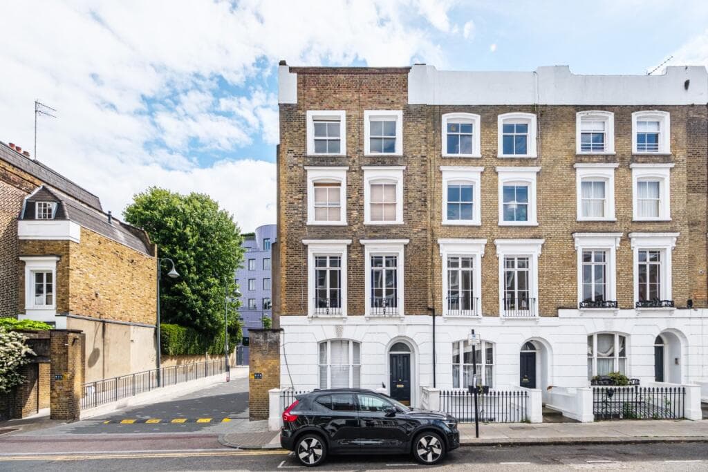 3 bedroom flat for sale in Almeida Street,
Islington, N1