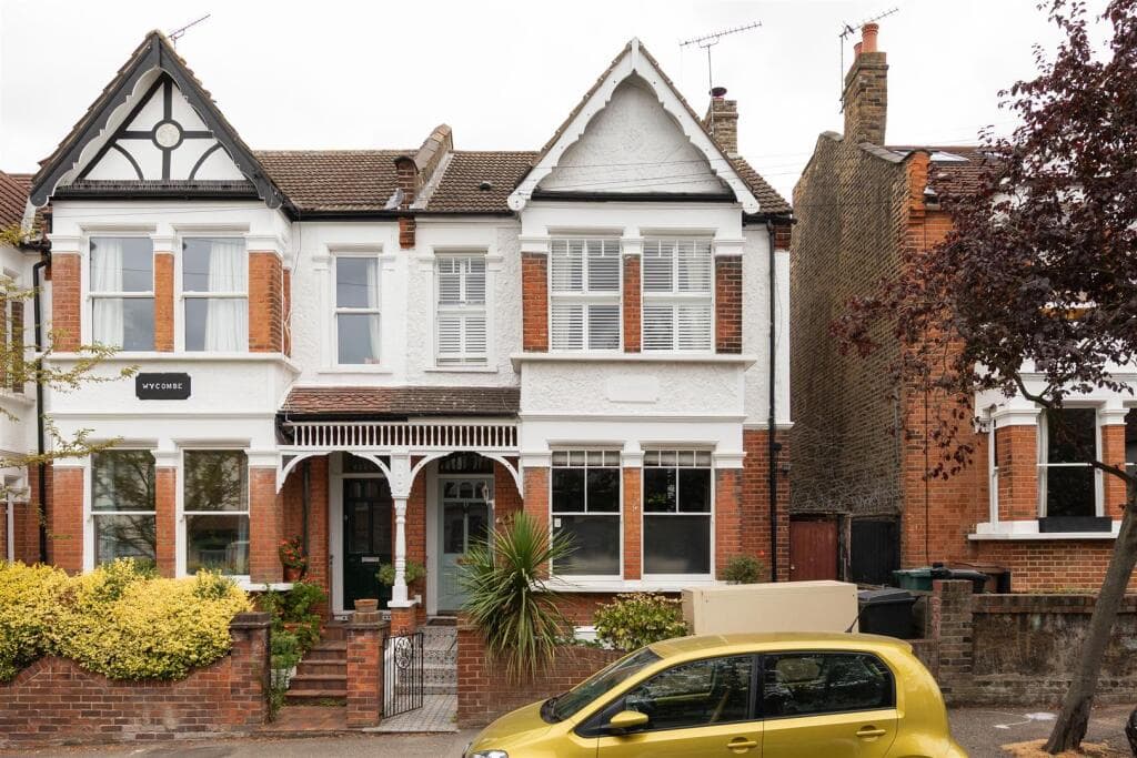 3 bedroom end of terrace house for sale in Woodstock Road, Walthamstow, E17