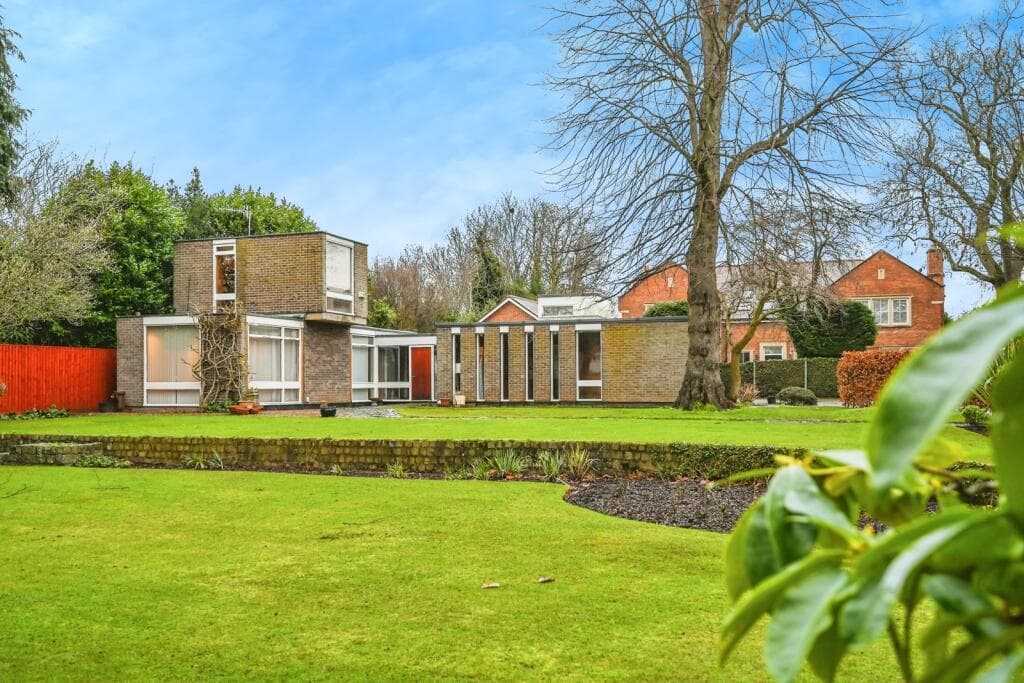 Equestrian facility for sale in Darby Road, Liverpool, Merseyside, L19