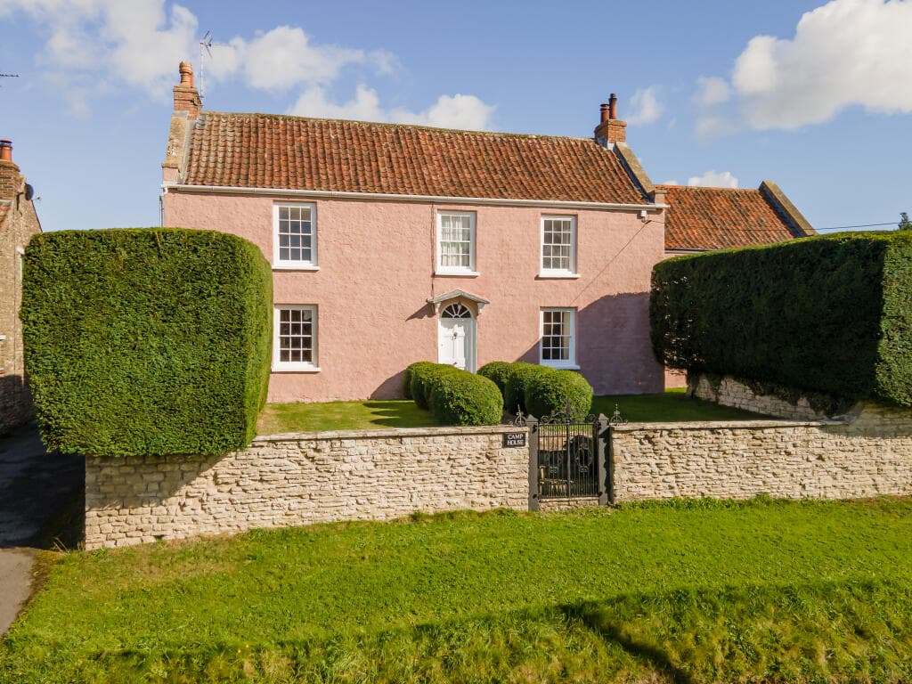 6 bedroom detached house for sale in Camp Road, Oldbury-On-Severn, BS35