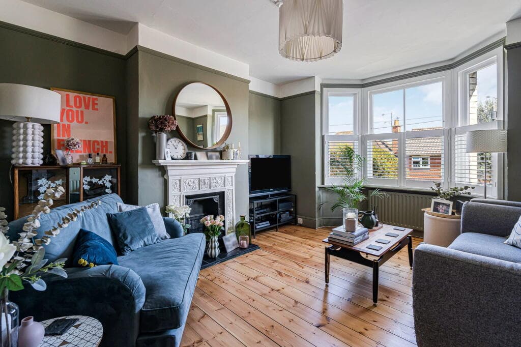 3 bedroom semi-detached house for sale in Addison Road, Guildford, GU1