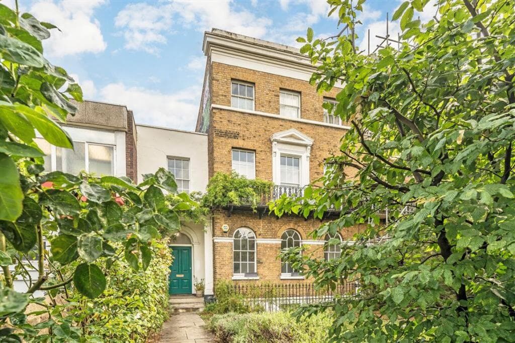 3 bedroom flat for sale in New Cross Road, New Cross, SE14