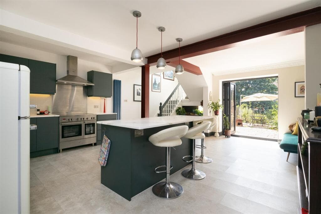 4 bedroom terraced house for sale in Chapel Park Road, St. Leonards-On-Sea, TN37