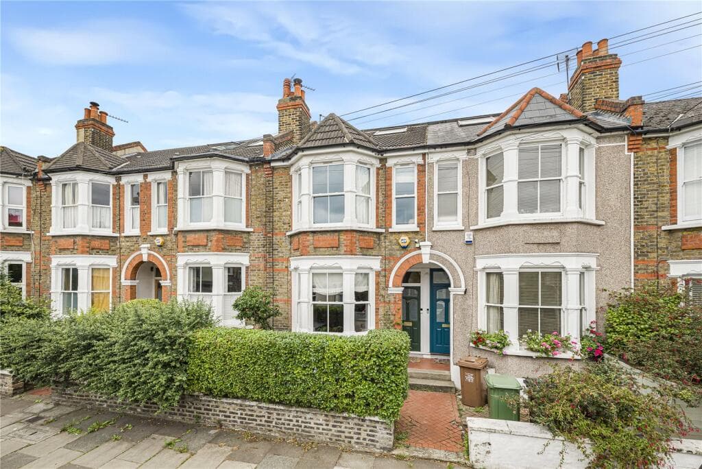 4 bedroom terraced house for sale in Ewhurst Road, London, SE4