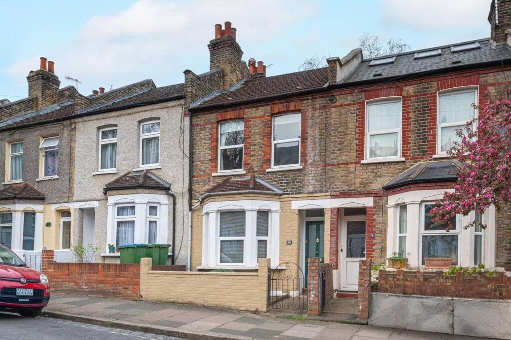 2 bedroom terraced house for sale in Roydene Road, Plumstead, London, SE18
