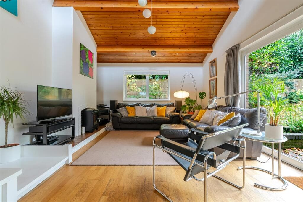 5 bedroom detached house for sale in Beaufort Gardens, Ascot, SL5