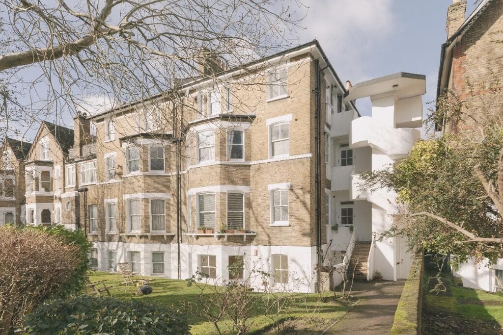 2 bedroom flat for sale in Wickham Road, Brockley, London, London, SE4