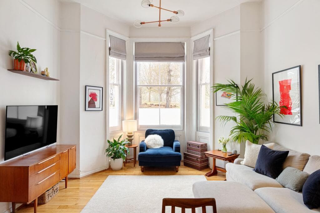 2 bedroom flat for sale in Salters Hill, London, SE19