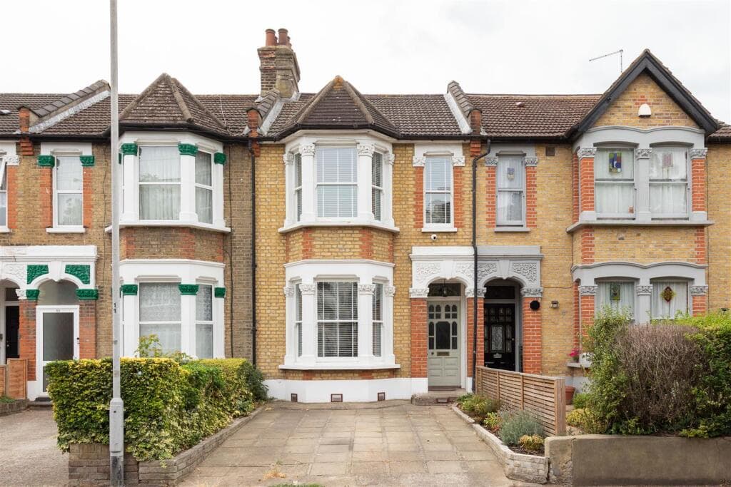 3 bedroom terraced house for sale in Vicarage Road, Leyton, E10