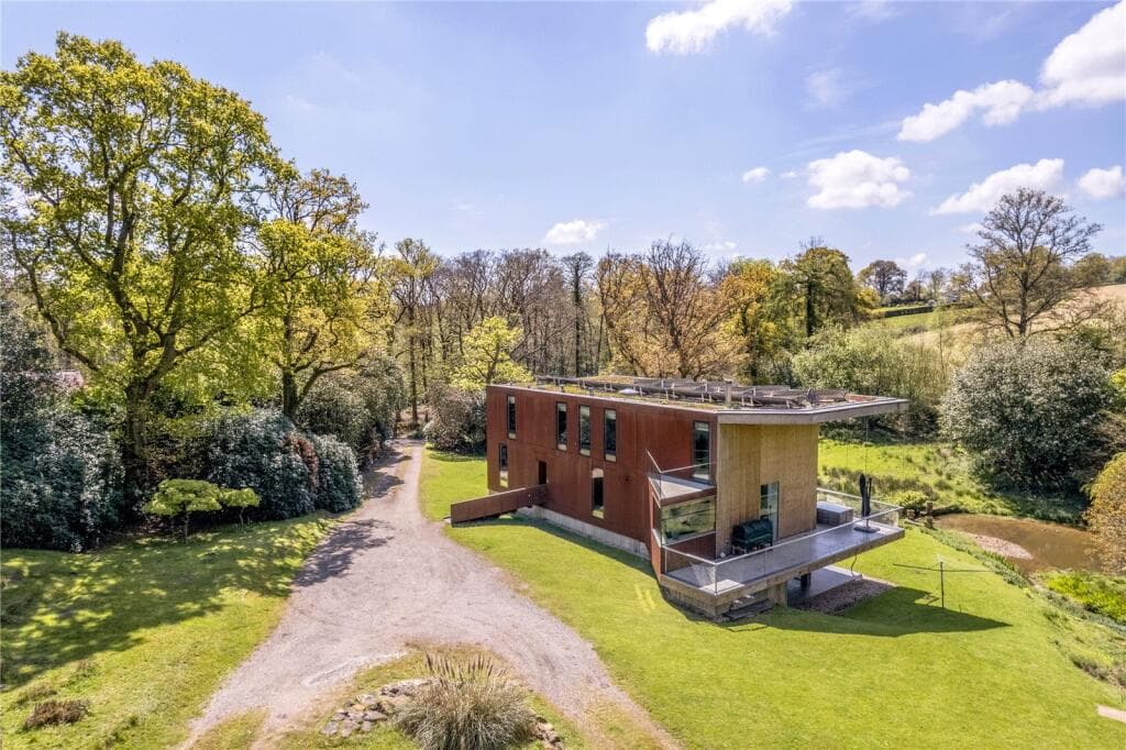 5 bedroom detached house for sale in Redbridge Lane, Crowborough, East Sussex, TN6